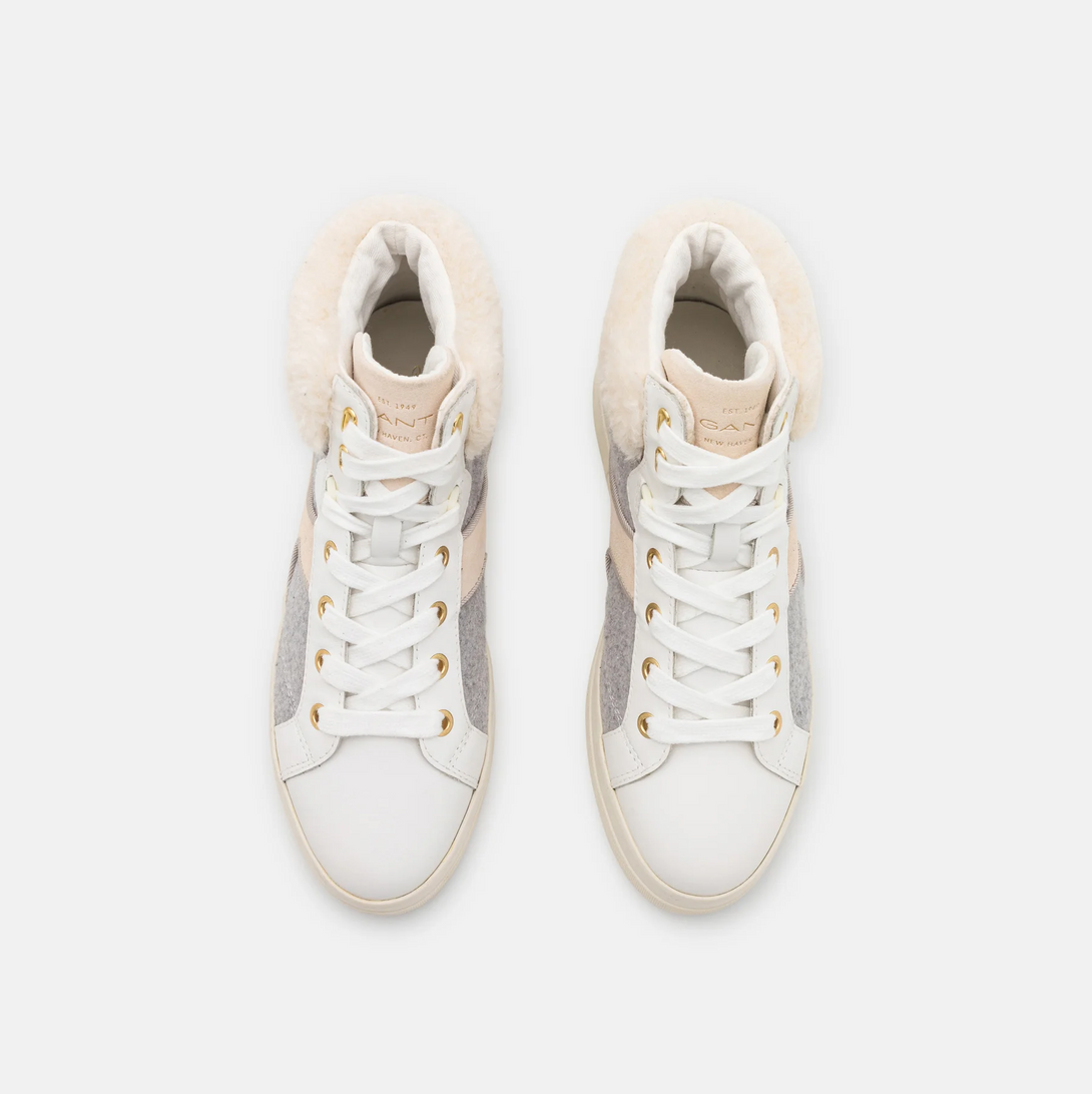 GANT Sneakers Avona Beige top view showcasing natural leather and faux fur details.