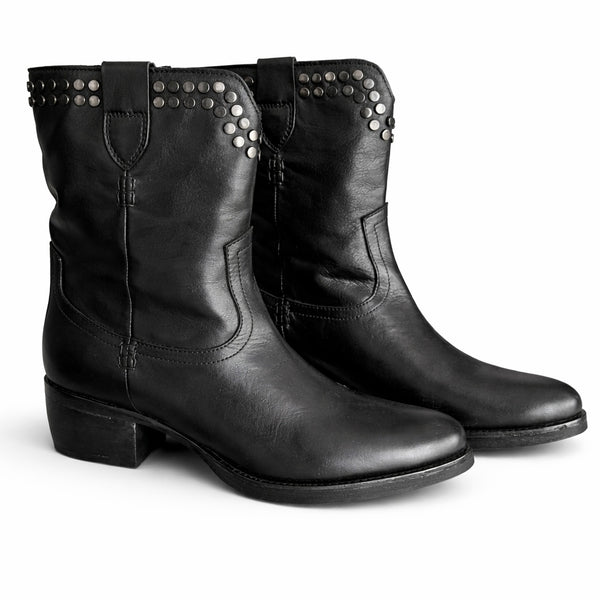 Alt Tag: Botine dama din piele naturala, cu toc, negru-Mexoy KI-5894, negre cu nituri metalice, toc 5 cm, Made in Italy 🖤