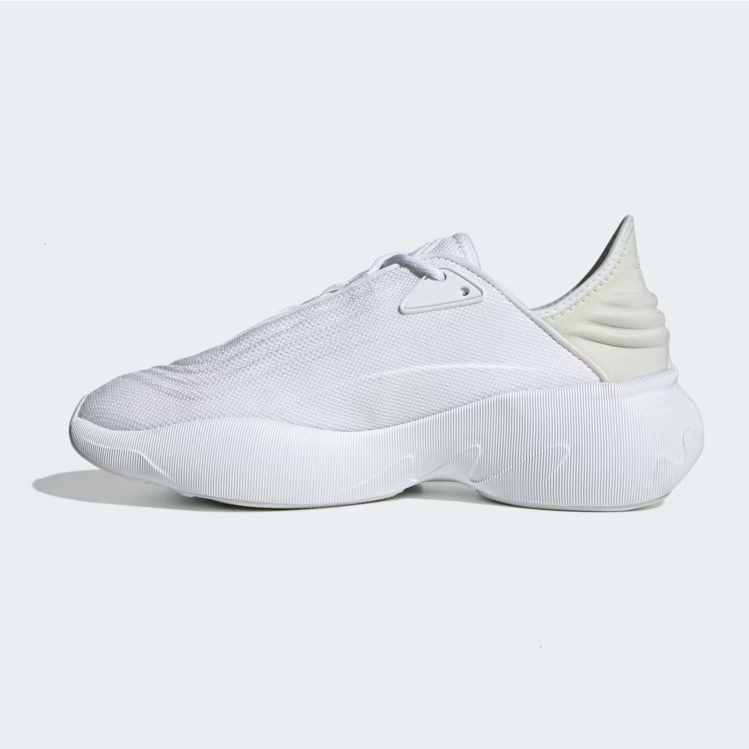 Adidas ADIFOM SLTN unisex alb sneaker cu design modern și confortabil, ideal pentru outfit-uri urbane.