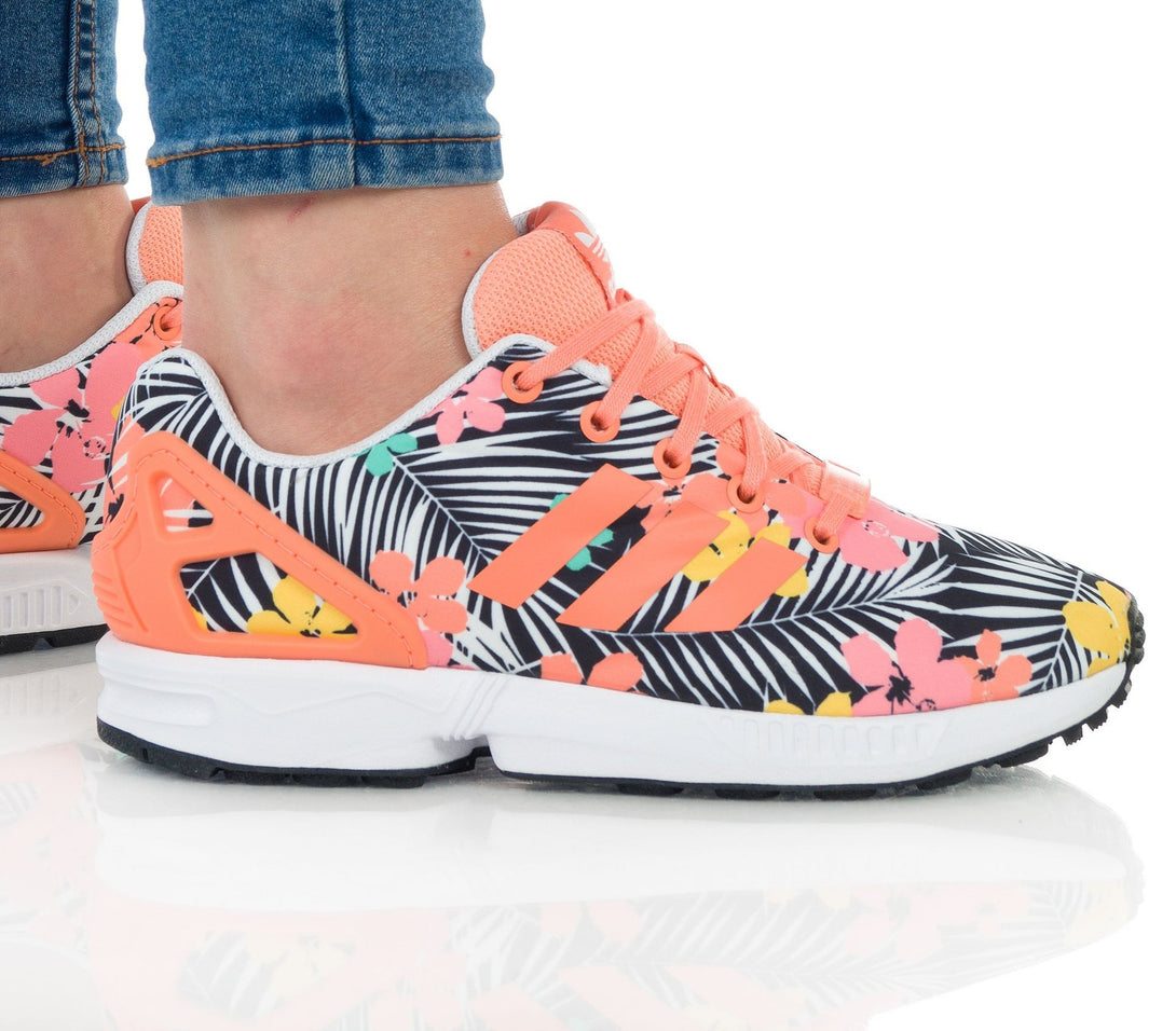 adidas ZX FLUX femei, multicolor, sport - sneakers cu model floral și detalii portocalii.