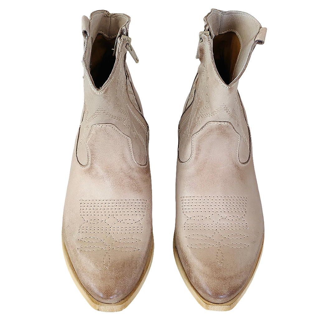 Ciocate dama din piele naturala, toc mic, cappuccino, stil modern, confortabile, made in Italy, colecția Iarna 2025.