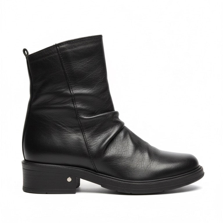 Ghete dama din piele naturala, negre, Riccianera, Art 350 Lavato Neto, colectia Iarna 2025, cu toc de 4 cm.