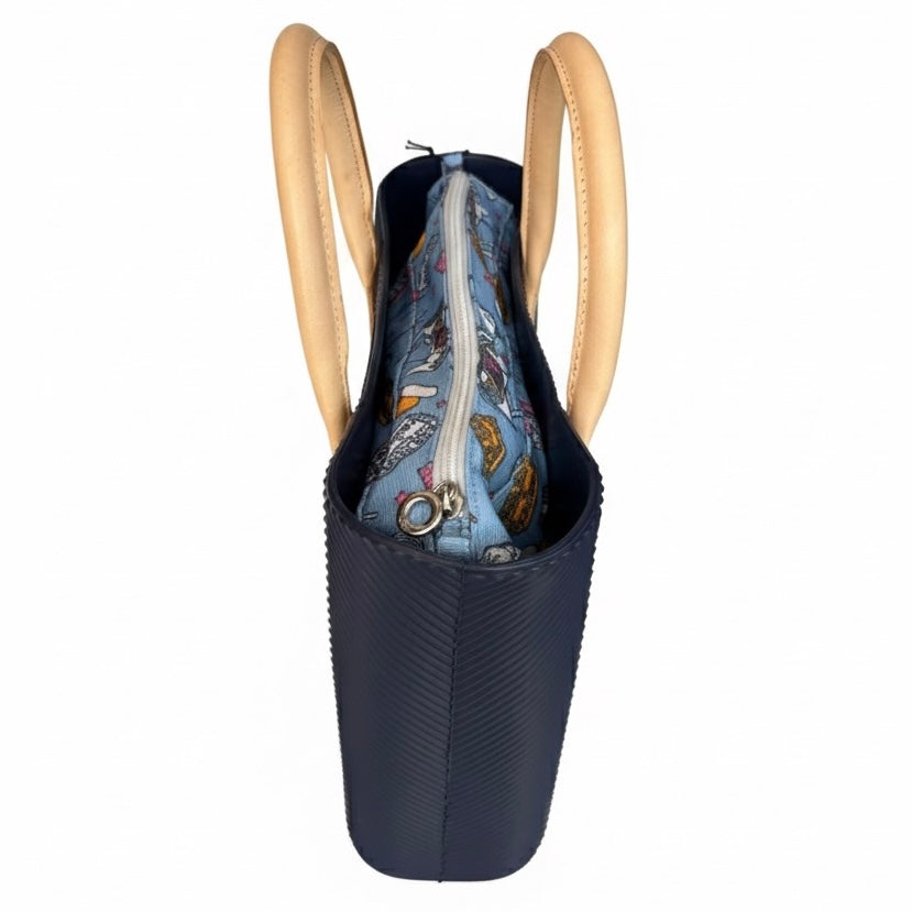 O bag, Geanta de mană pentru dama cu manere detașabile, albastru, perspectiva din sus, interior cu detalii colorate.
