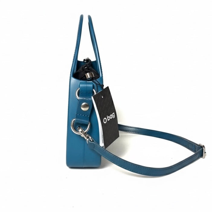 Obag, Geanta de umar medie pentru dama cu manere detașabile, bleu, vazuta din lateral, cu tag.