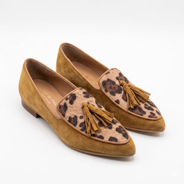 Pantofi dama din piele naturala intoarsa, maro- Melany Leopard, cu imprimeu leopard si tocuri de 2 cm, made in Italy.