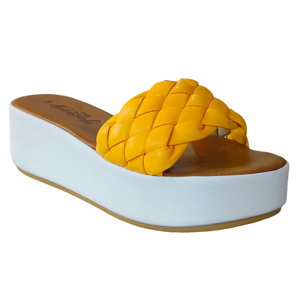 Papuci dama din piele naturala galbeni, platforma usoara, made in Italy, colectia vara 2025, inaltime talpa 5.5 cm.