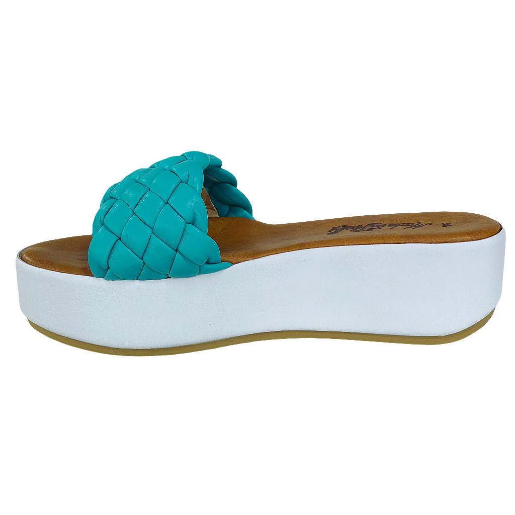 Papuci dama din piele naturala turcoaz, stil elegant, talpa usoara, inaltime 5.5 cm, fabricati in Italia.