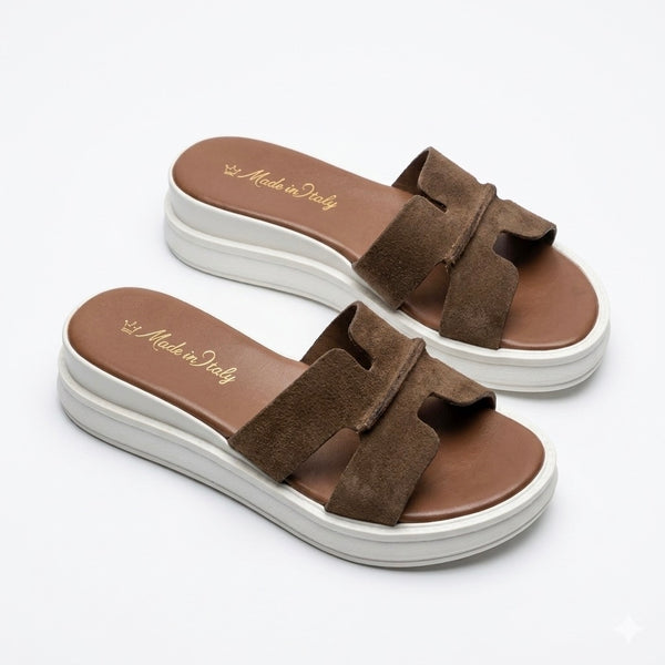Papuci din piele naturala intoarsa, Maro-Made in Italy, Aladina Bruciato Cuoio, R4 pe fundal alb.